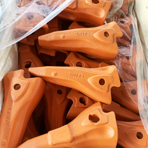LIEBHERR  BUCKET TEETH  10451146